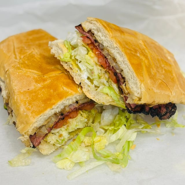 Pastrami Sandwich / Sándwich de Pastrami.